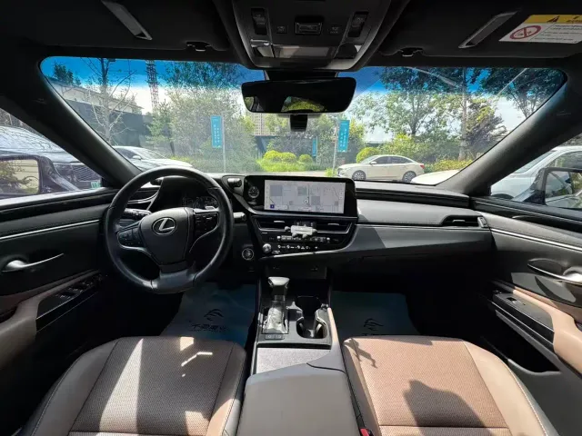 Lexus ES — Фото автомобиля 11