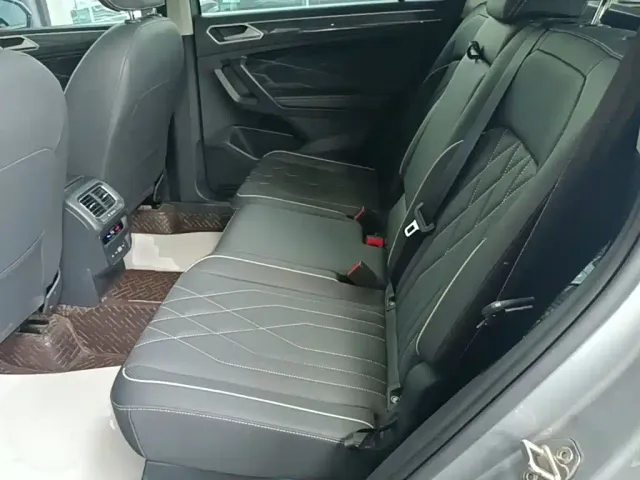 Volkswagen Tiguan L — Фото автомобиля 16