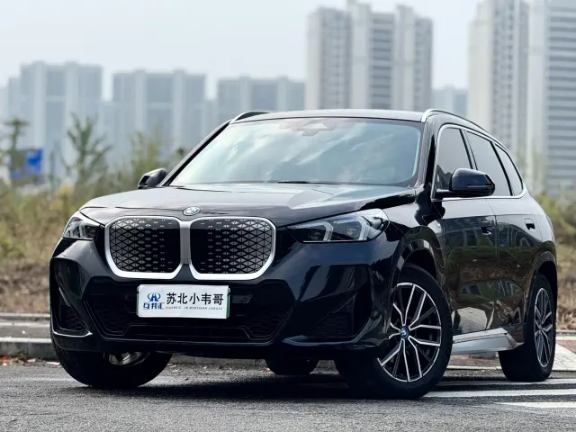 Фотография автомобиля — BMW iX1