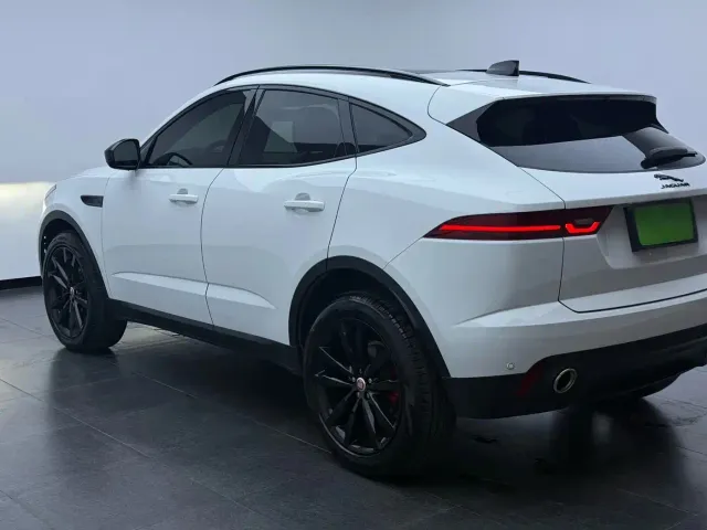 Jaguar E-PACE — Фото автомобиля 11