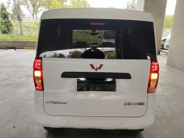 Wuling Zhiguang NEV — Фото автомобиля 5