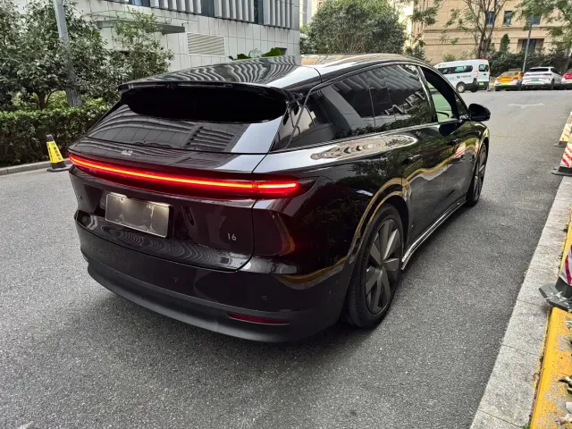 Li Auto i6 — Фото автомобиля 7