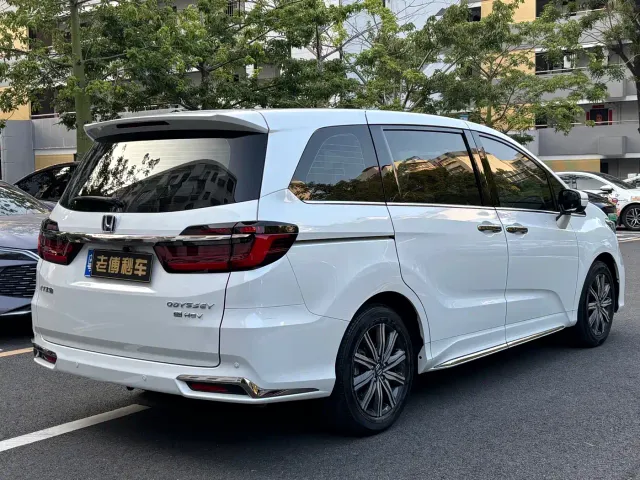 Honda Odyssey — Фото автомобиля 3