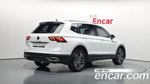Volkswagen Tiguan — Фото автомобиля 2