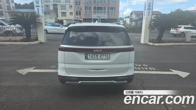 Kia Carnival Generation 4 — Фото автомобиля 5
