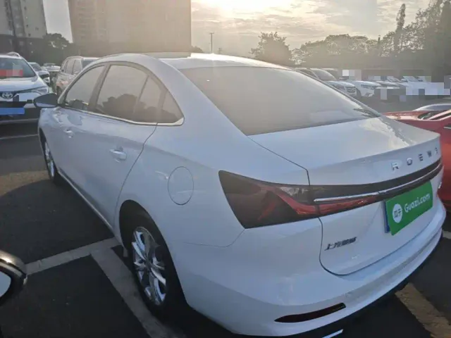 Roewe i5 — Фото автомобиля 4