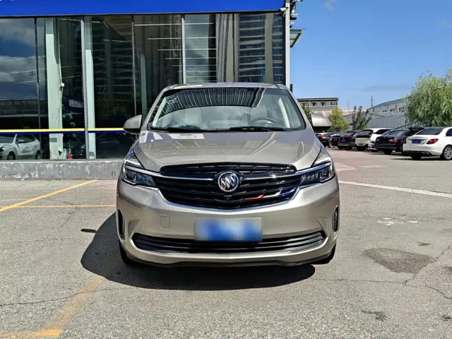 Buick GL8 — Фото автомобиля 2