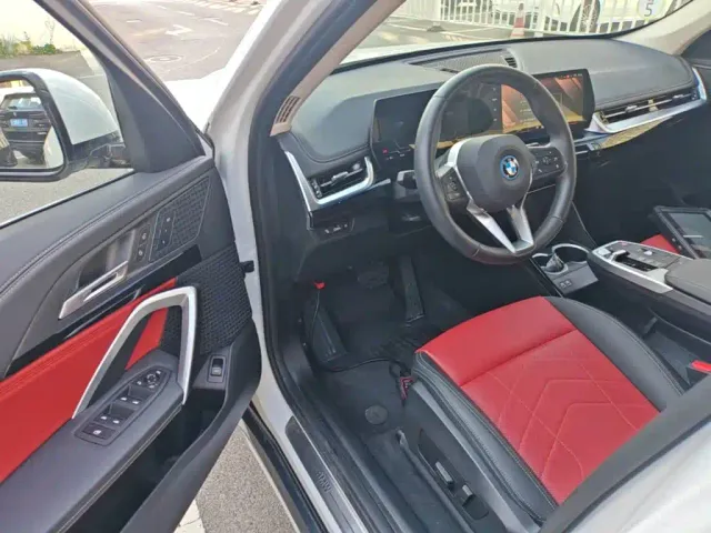 BMW iX1 — Фото автомобиля 15