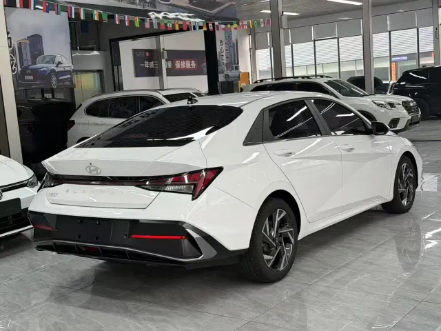 Hyundai Elantra — Фото автомобиля 10