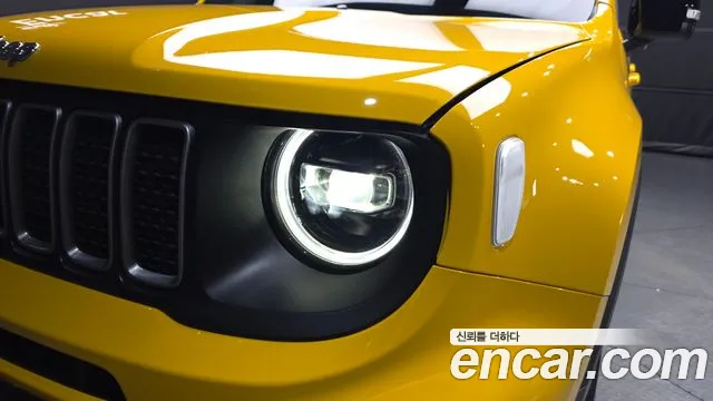 Jeep Renegade — Фото автомобиля 7