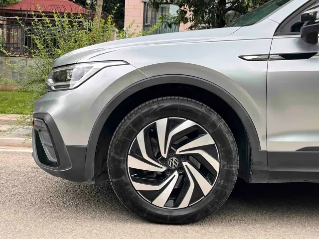 Volkswagen Tiguan L — Фото автомобиля 8