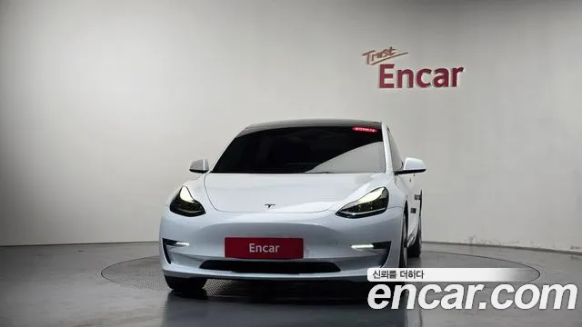 Tesla Model 3 — Фото автомобиля 3