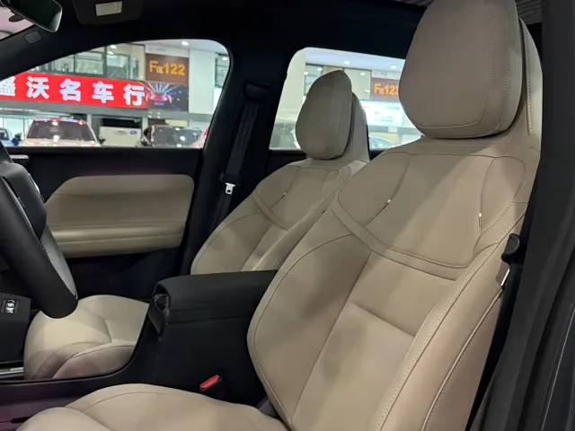 Volvo XC70 Plug-in Hybrid — Фото автомобиля 8