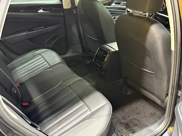 Volkswagen Passat — Фото автомобиля 12