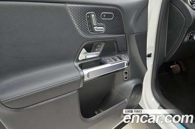 Mercedes-Benz EQB — Фото автомобиля 15