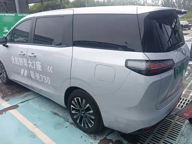 Wuling Starlight 730 — Фото автомобиля 4