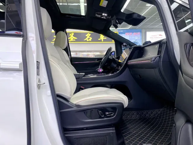 GAC Trumpchi M8 — Фото автомобиля 15