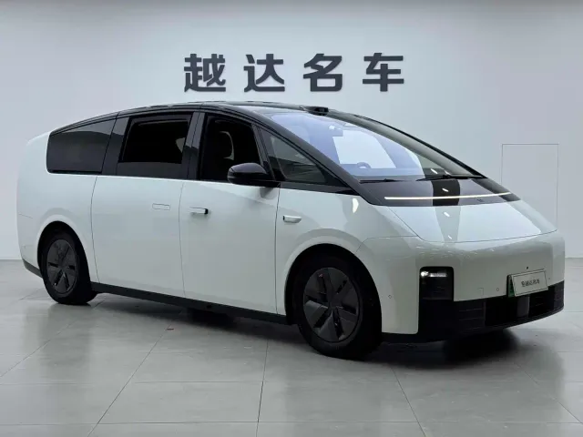 Li Auto MEGA — Фото автомобиля 3