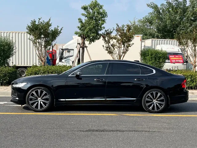 Volvo S90 — Фото автомобиля 3