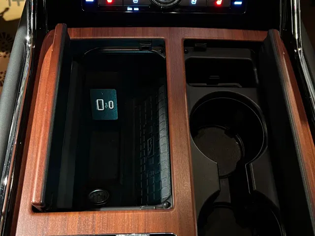 Lincoln Navigator — Фото автомобиля 14