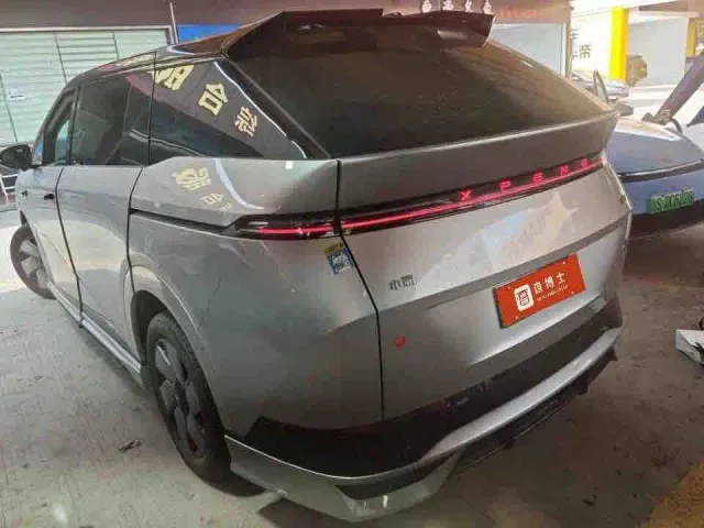 Xpeng X9 — Фото автомобиля 2