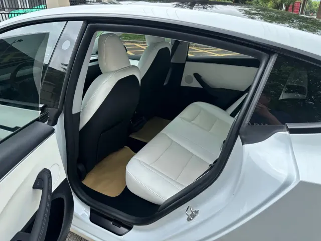 Tesla Model 3 — Фото автомобиля 8