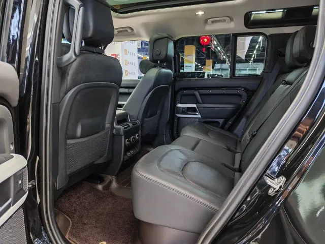 Land Rover Defender — Фото автомобиля 6