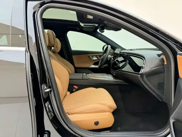 Mercedes-Benz E-Class — Фото автомобиля 22