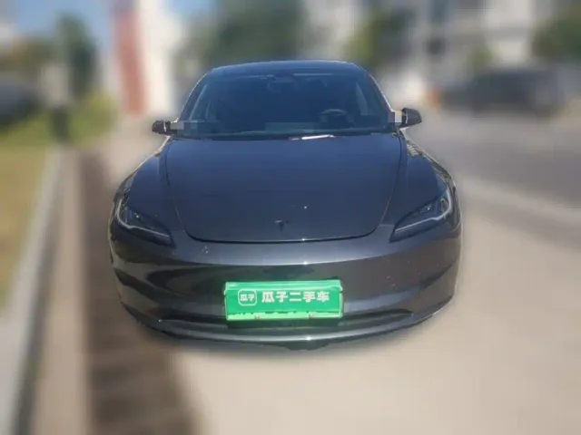 Tesla Model 3 — Фото автомобиля 2