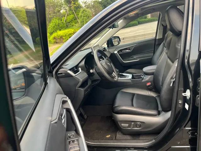 Toyota RAV4 — Фото автомобиля 9