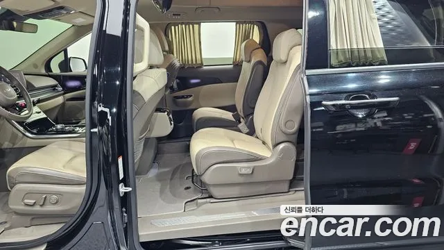 Kia Carnival Generation 4 — Фото автомобиля 16