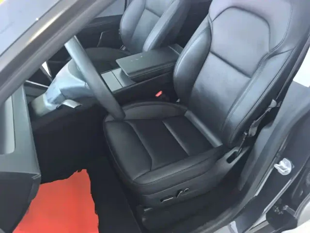 Tesla Model Y — Фото автомобиля 14