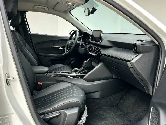 Peugeot 2008 — Фото автомобиля 10