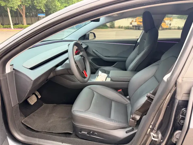 Tesla Model 3 — Фото автомобиля 5