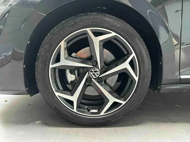 Volkswagen Passat — Фото автомобиля 13