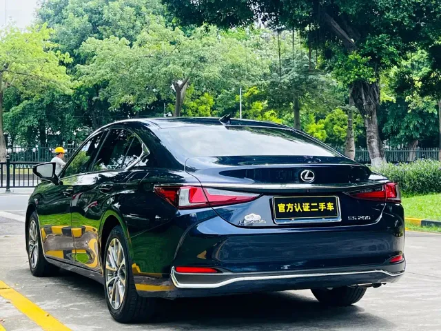 Lexus ES — Фото автомобиля 6