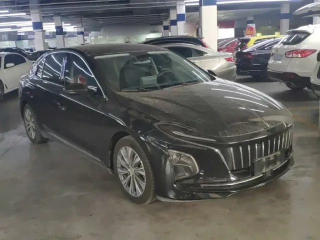 Hongqi E-QM5 — Фото автомобиля 3