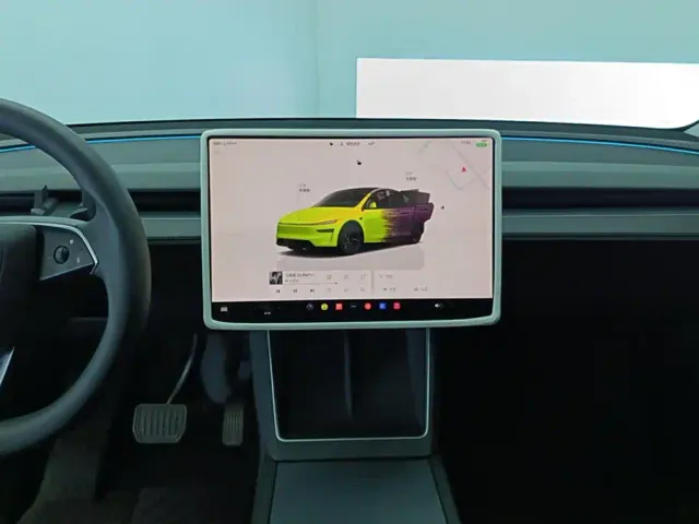 Tesla Model Y — Фото автомобиля 13