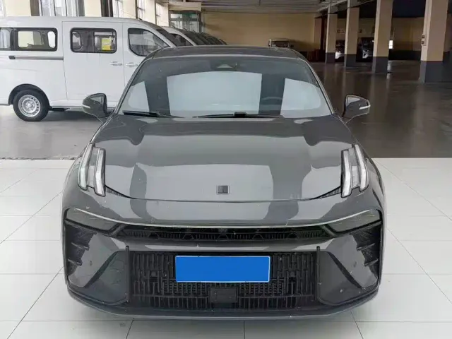 Lynk & Co 03 — Фото автомобиля 2