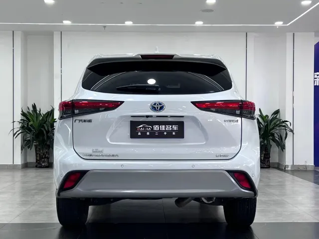 Toyota Highlander — Фото автомобиля 6