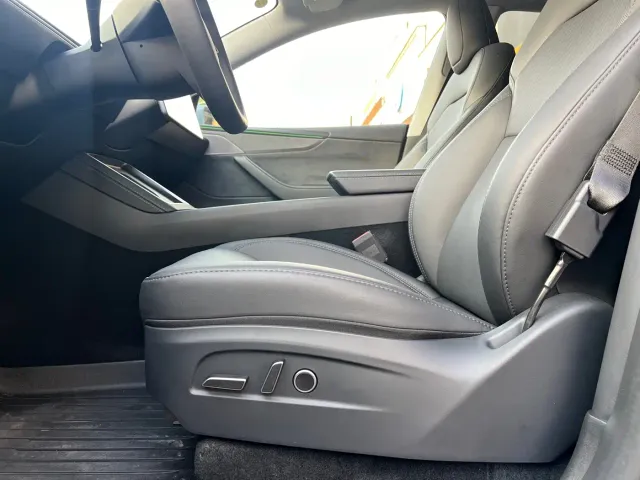 Tesla Model Y — Фото автомобиля 10