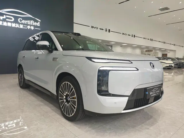 Denza N8L — Фото автомобиля 3