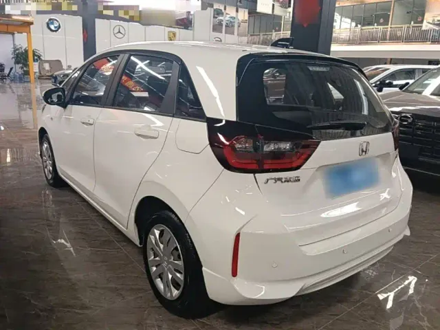 Honda Fit — Фото автомобиля 4