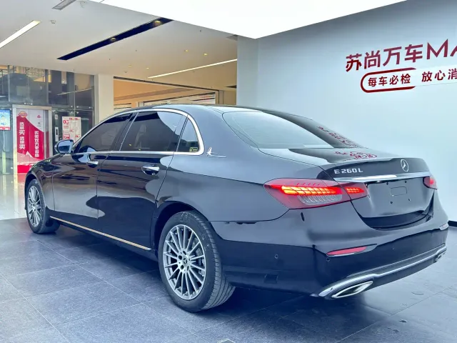 Mercedes-Benz E-Class — Фото автомобиля 11