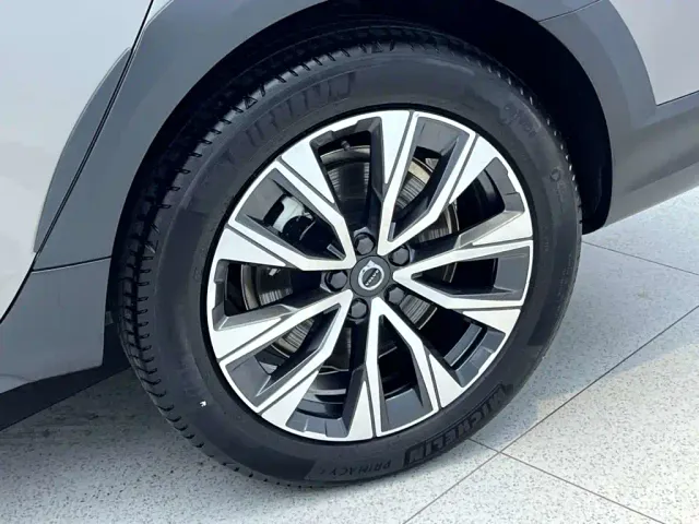 Volvo V90 — Фото автомобиля 9