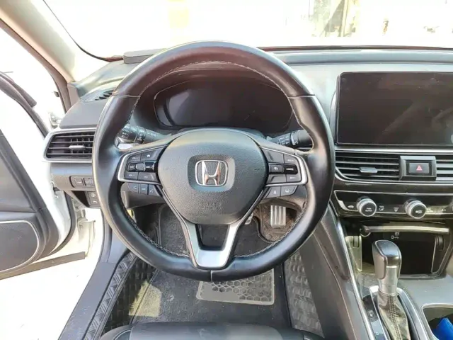 Honda Accord — Фото автомобиля 10