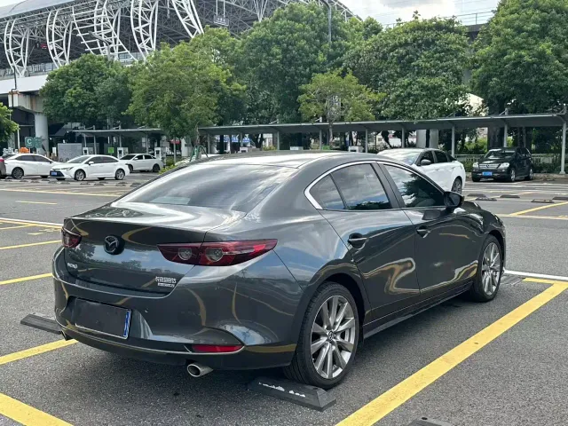Mazda Axela — Фото автомобиля 4