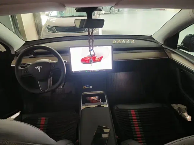 Tesla Model Y — Фото автомобиля 9