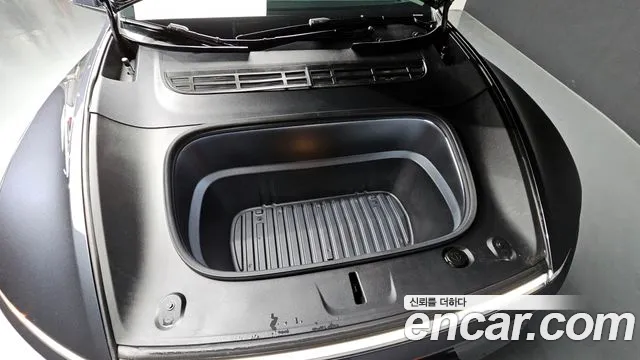 Tesla Model Y — Фото автомобиля 6