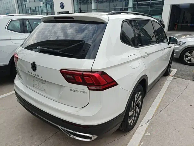 Volkswagen Tiguan L — Фото автомобиля 6